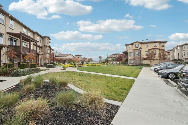 Building Photo - 5807 Via Lugano