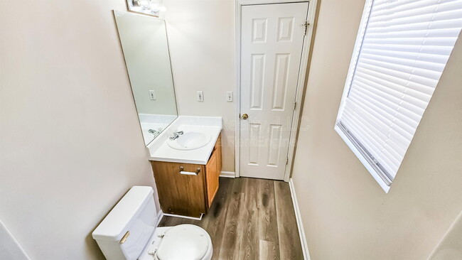 Building Photo - 263 Marsh Glen Dr