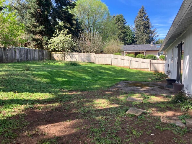Building Photo - Remodeled Three Bedroom Home in South Salem