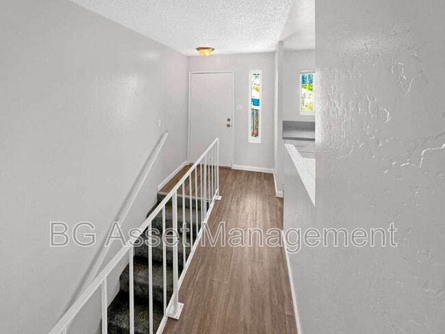 Building Photo - 110 Avian Dr