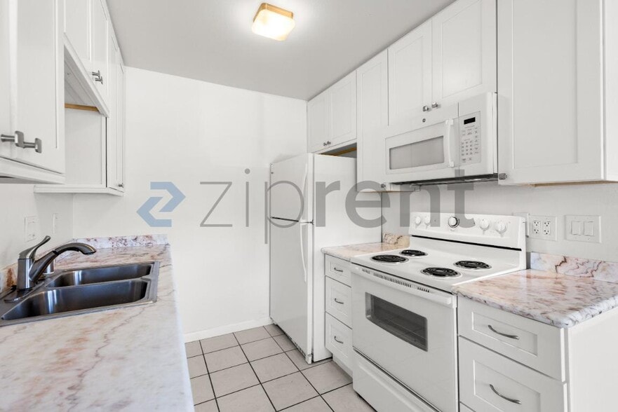 Building Photo - Unit A2
