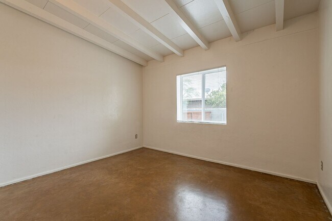 Building Photo - 428 N Norris Ave