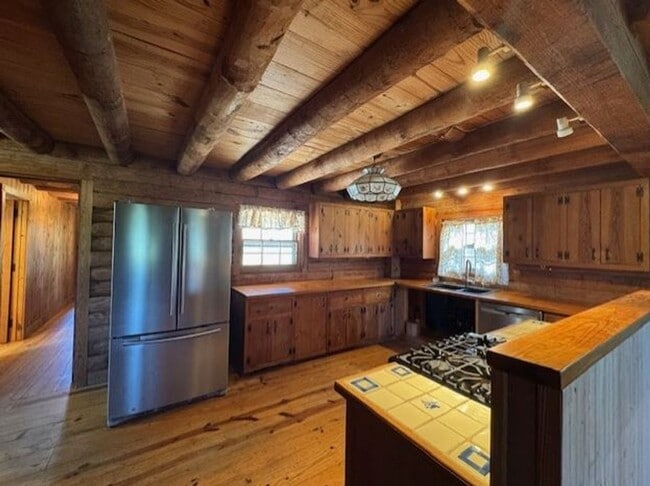 Building Photo - FOR LEASE!!!!!!!!!!