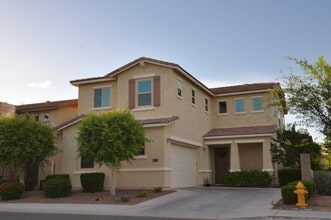 Building Photo - Stunning 5bed/3bath 2771 sq/ft Gilbert Home!