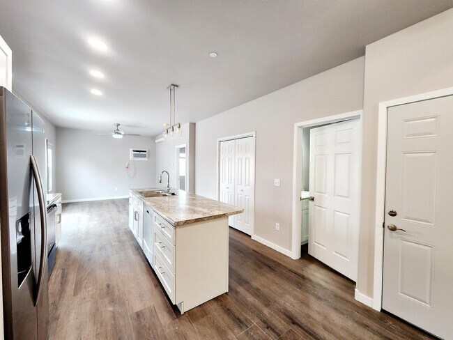 Building Photo - 2634 Hennessy Dr
