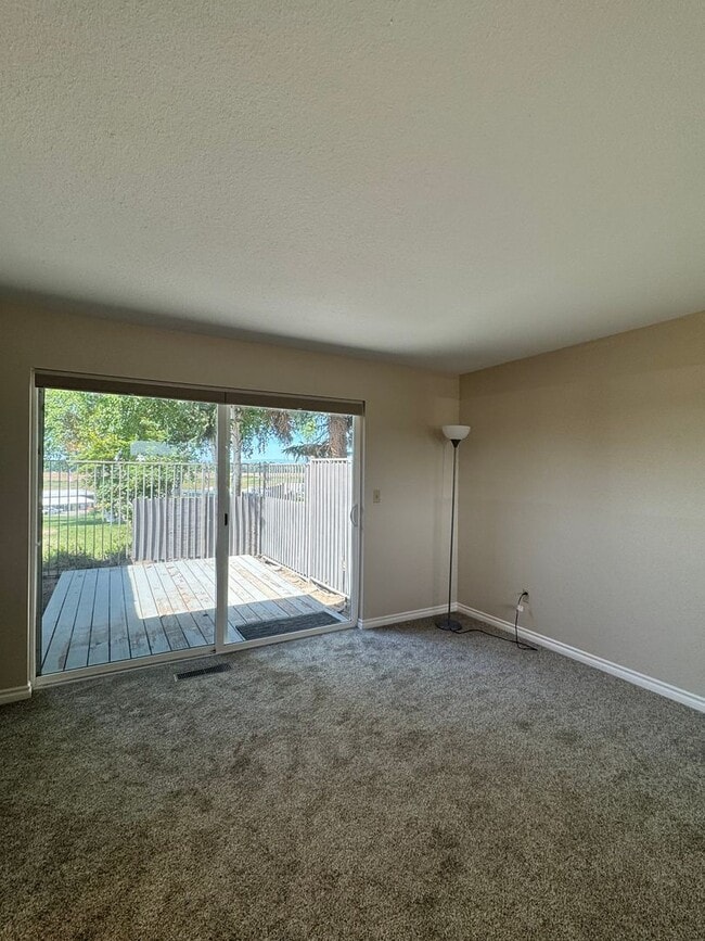 Building Photo - Large lower valley home, freshly remodeled...