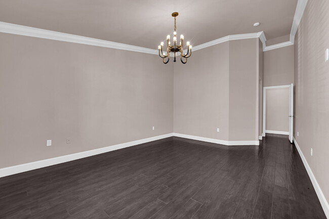 Building Photo - Don't miss out on this super cute 2-bedroo...