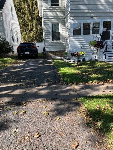 Building Photo - 160 Stafford Ave