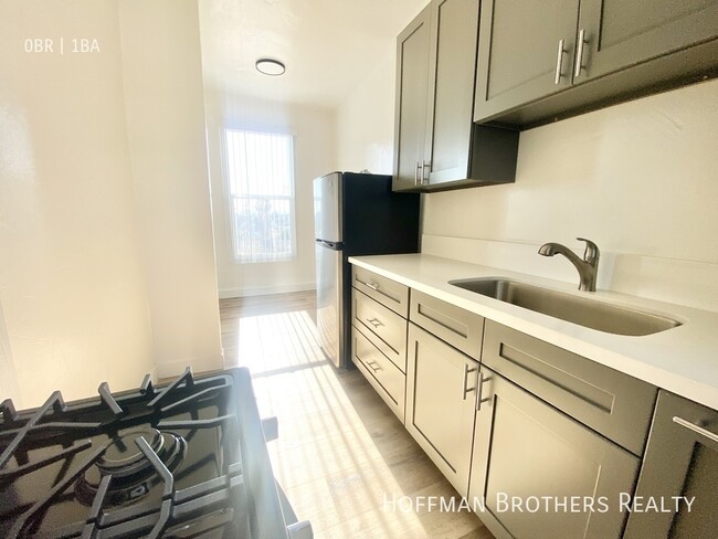 Building Photo - 976 S Gramercy Pl