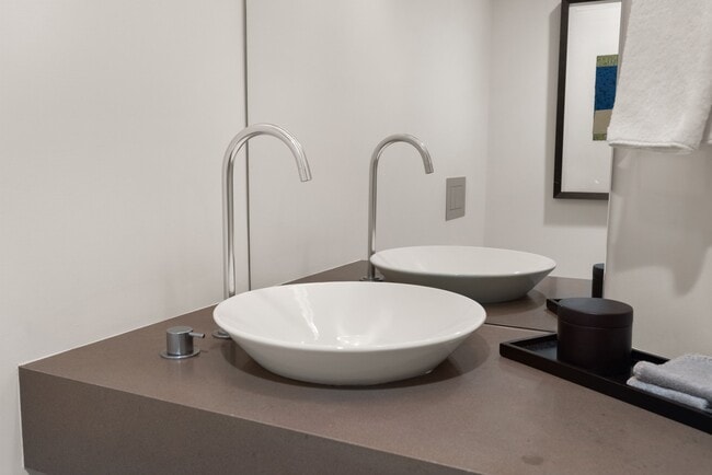 Building Photo - 821 Cluny Rd