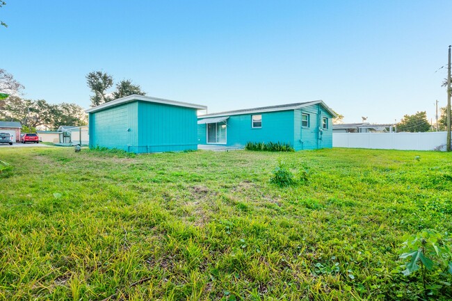 Building Photo - Cozy Home in South Daytona