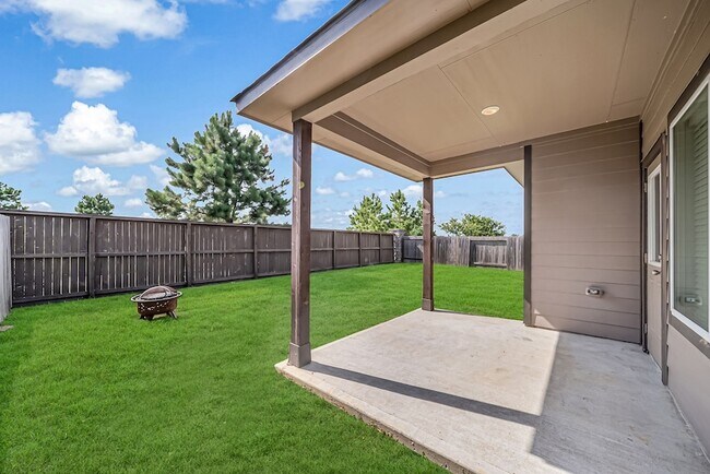 Building Photo - 15250 White Moss Dr