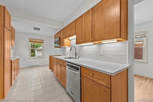 Building Photo - 4516 Robinwood Ave