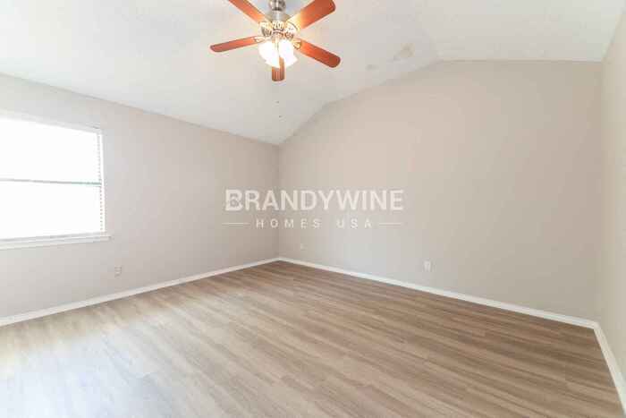 Building Photo - 848 Bristol Ave
