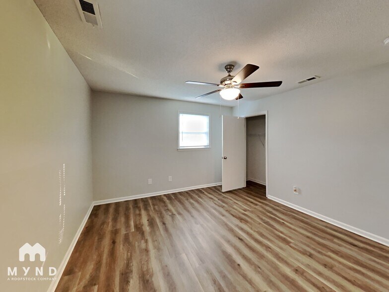 Building Photo - 211 Buckskin Dr