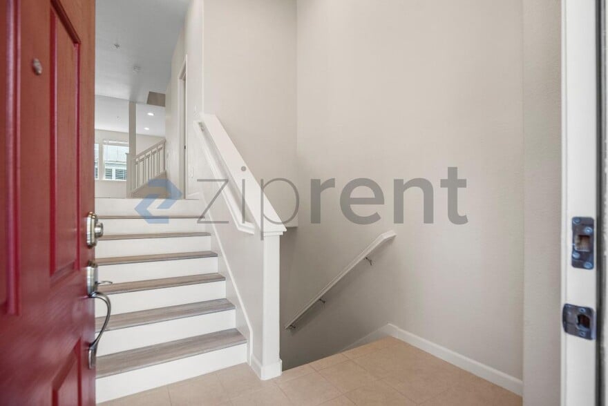 Building Photo - Unit