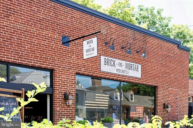 Building Photo - 2211 Hatchers Mill Rd