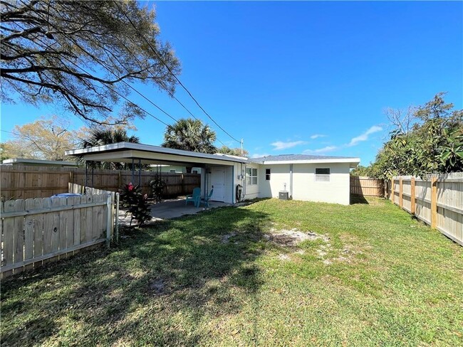 Building Photo - 2334 38th Ave N