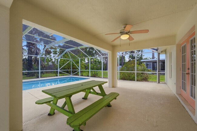 Building Photo - 1707 SE Manth Ln