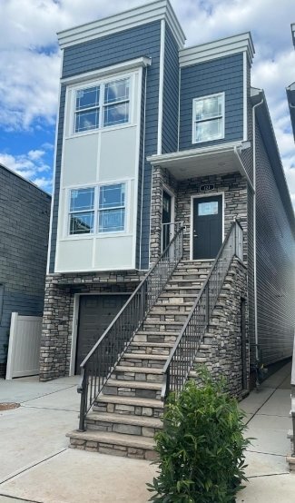 Building Photo - 121 Miller St