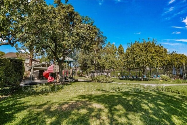 Building Photo - 15845 Rosehaven Ln