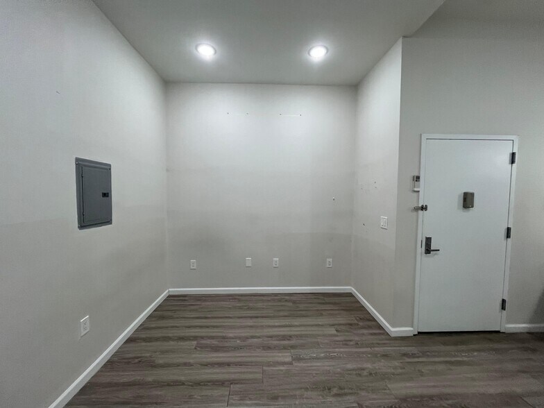 Building Photo - 125 Saint Pauls Ave