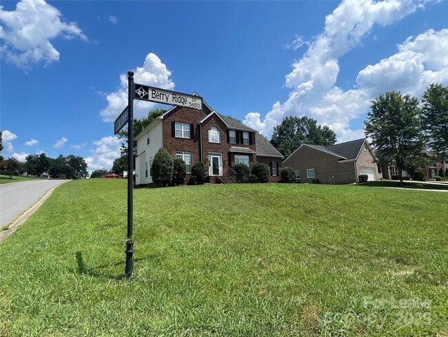 Building Photo - 5650 Berry Ridge Dr