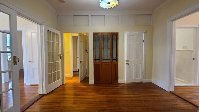 Building Photo - 476 GREGORY Ave