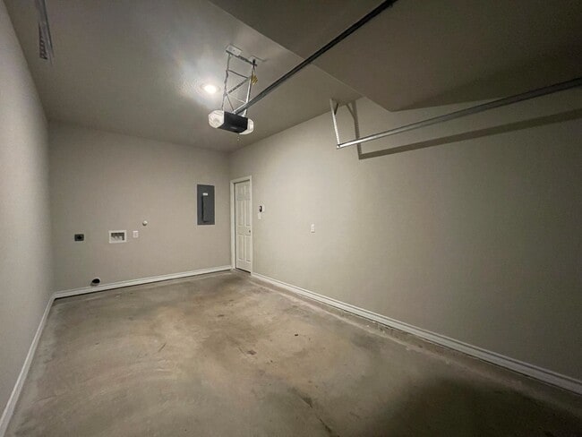 Building Photo - Town home for rent