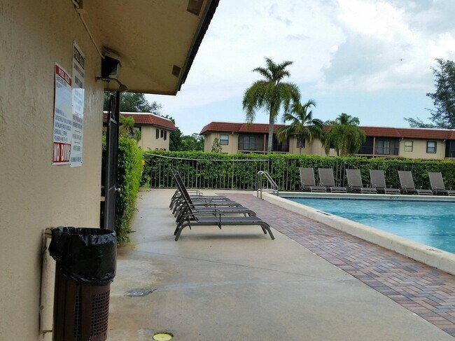 Building Photo - 21890 Lake Forest Cir