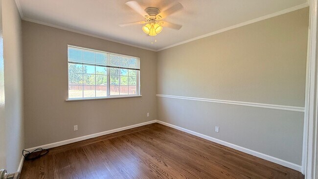 Building Photo - POETS CORNER GEM! Charming and One Of A Kind, 3BD/1BA on a Cul-de-sac Available NOW!