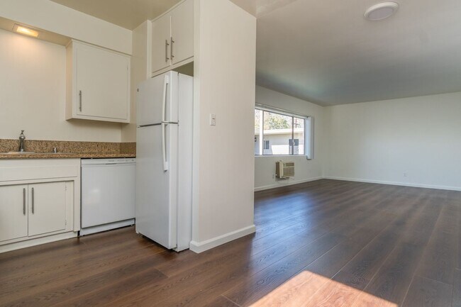 Building Photo - 4653 Fulton Ave