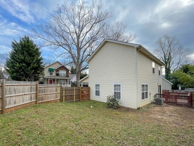 Building Photo - 101 Telfare Ln