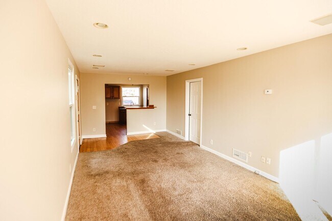 Building Photo - Well maintaned and clean two bedroom home for rent!