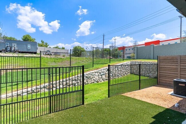 Building Photo - 1408 Forward Dr