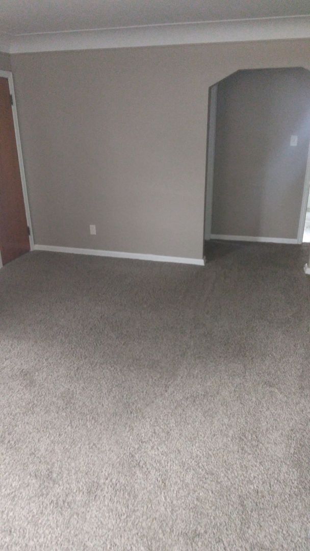 Building Photo - 2/1 brick Home CALL DIANA FOR A SHOWING AT...