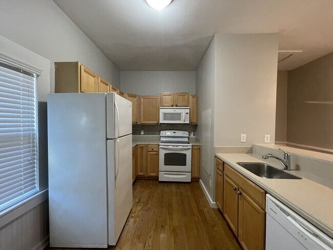 Building Photo - 882 Walnut St Ln