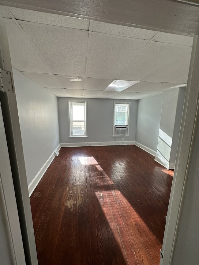 MAIN BEDROOM FRONT - 3172 Chatham St