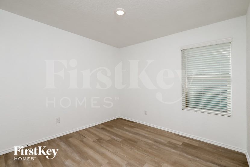 Building Photo - 10407 McClintock Dr