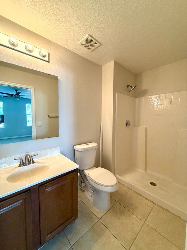 Building Photo - 3 Bedroom 2.5 Bathroom in Ashburn Square