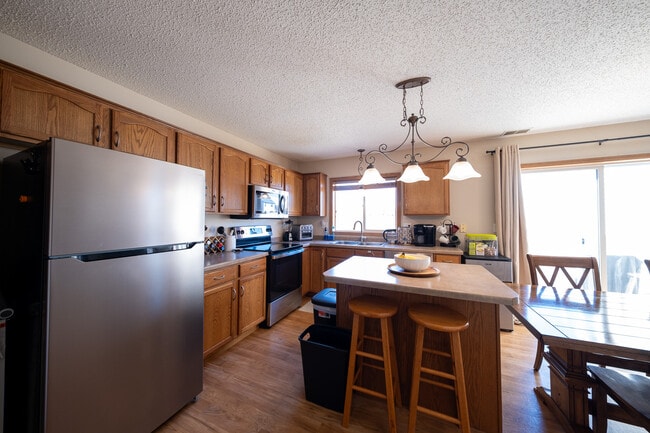 Building Photo - 3292 Century Dr