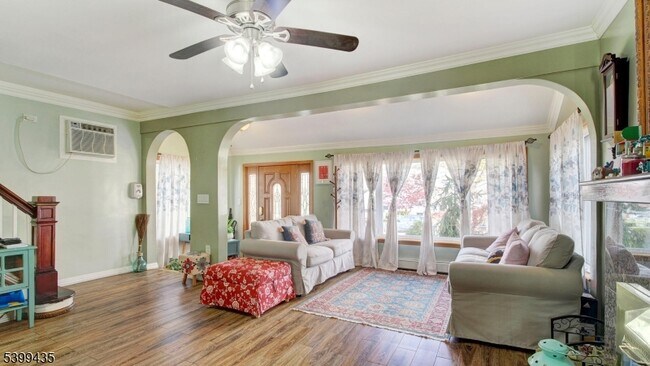 Building Photo - 836 Livingston Rd