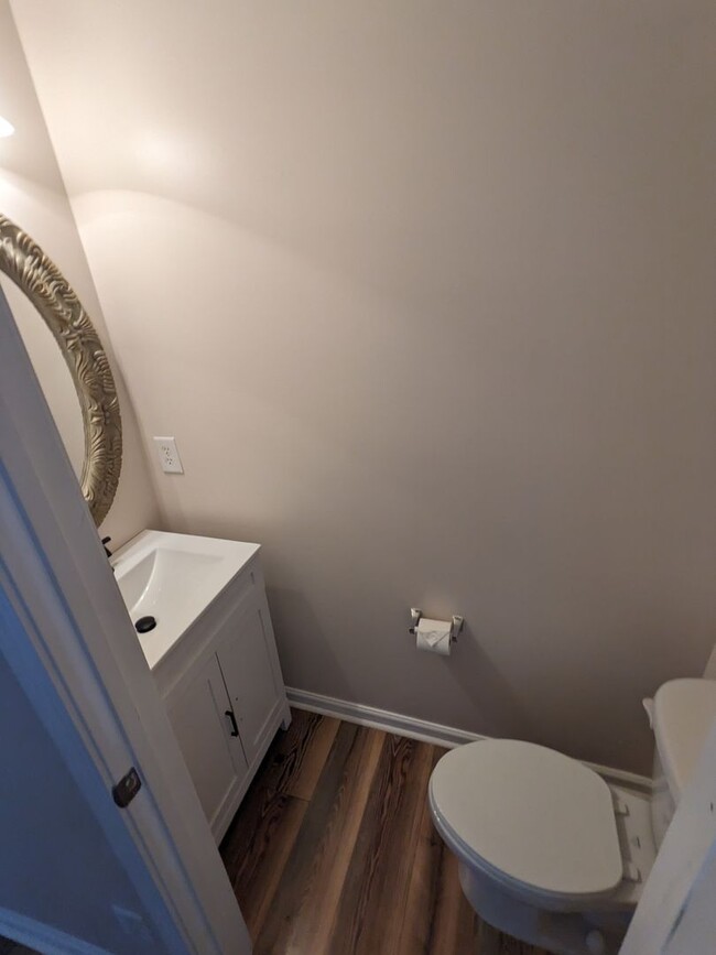 Building Photo - Townhome Close to I-485 and Shopping/Resta...