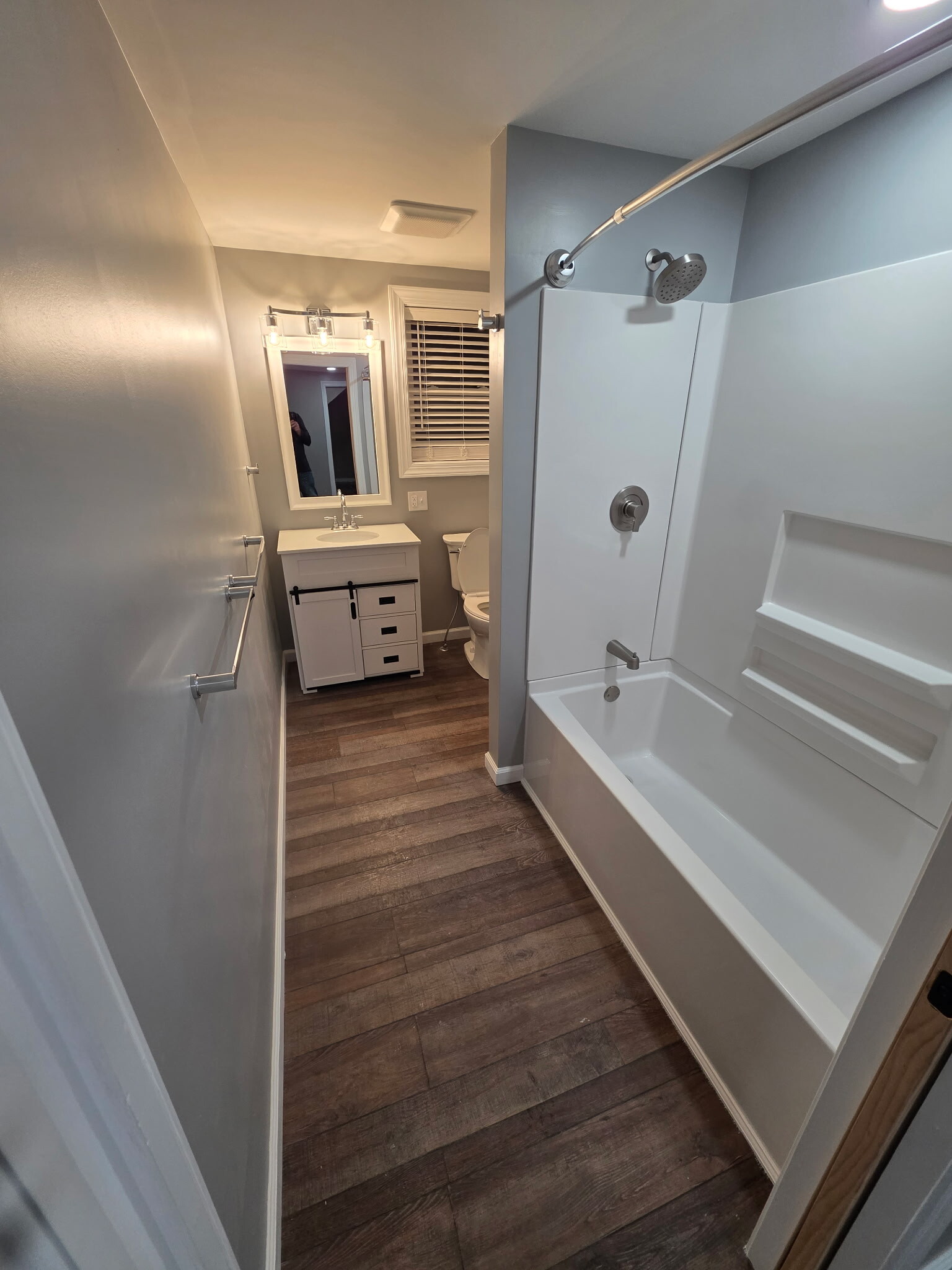 Full Bath - 356 Main St