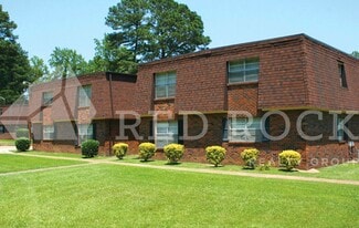 Building Photo - Chateaux Holly Hills Apartments - Columbus, AL