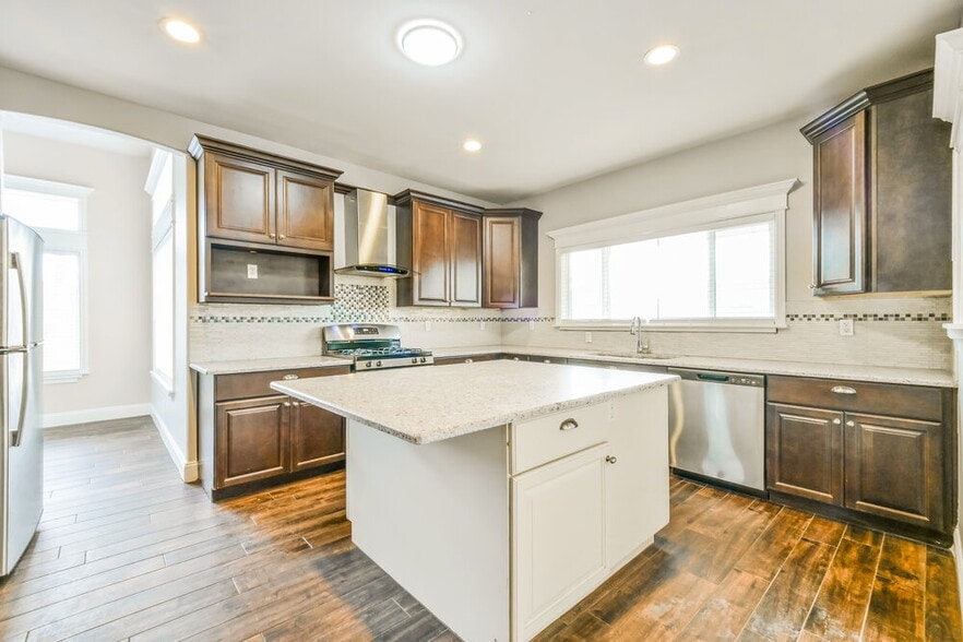 Building Photo - 1297 E Tradewind Dr