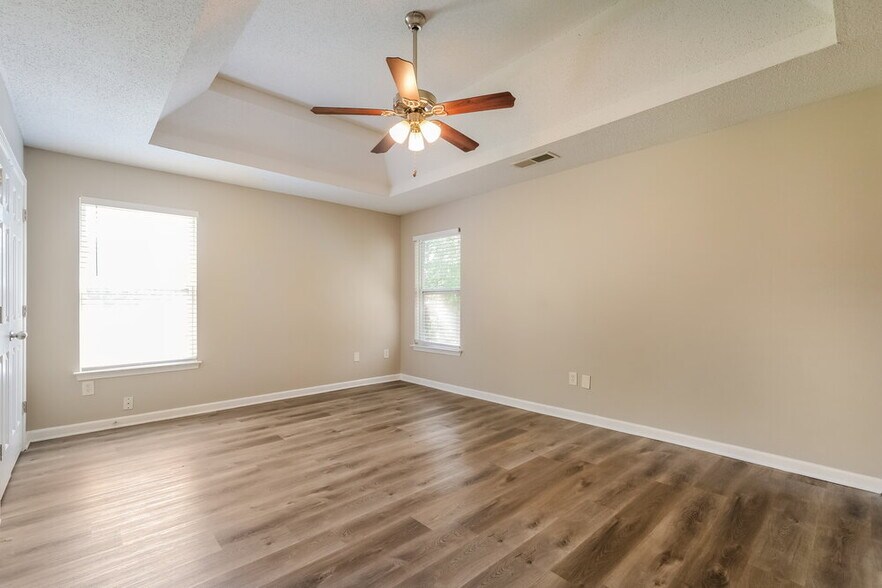 Building Photo - 146 Edison Dr