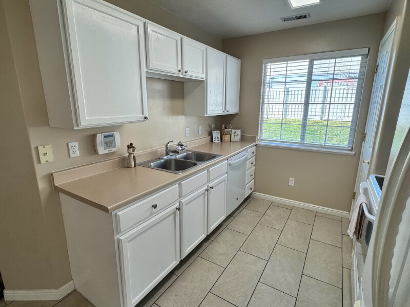 Building Photo - 1586 W Compass Pt Ln