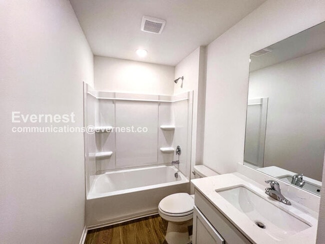 Building Photo - 116 E Sunbelt Ct