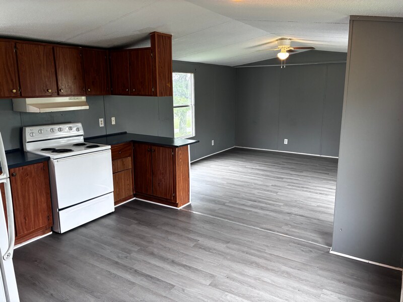 Building Photo - 119 Lee Dr SE